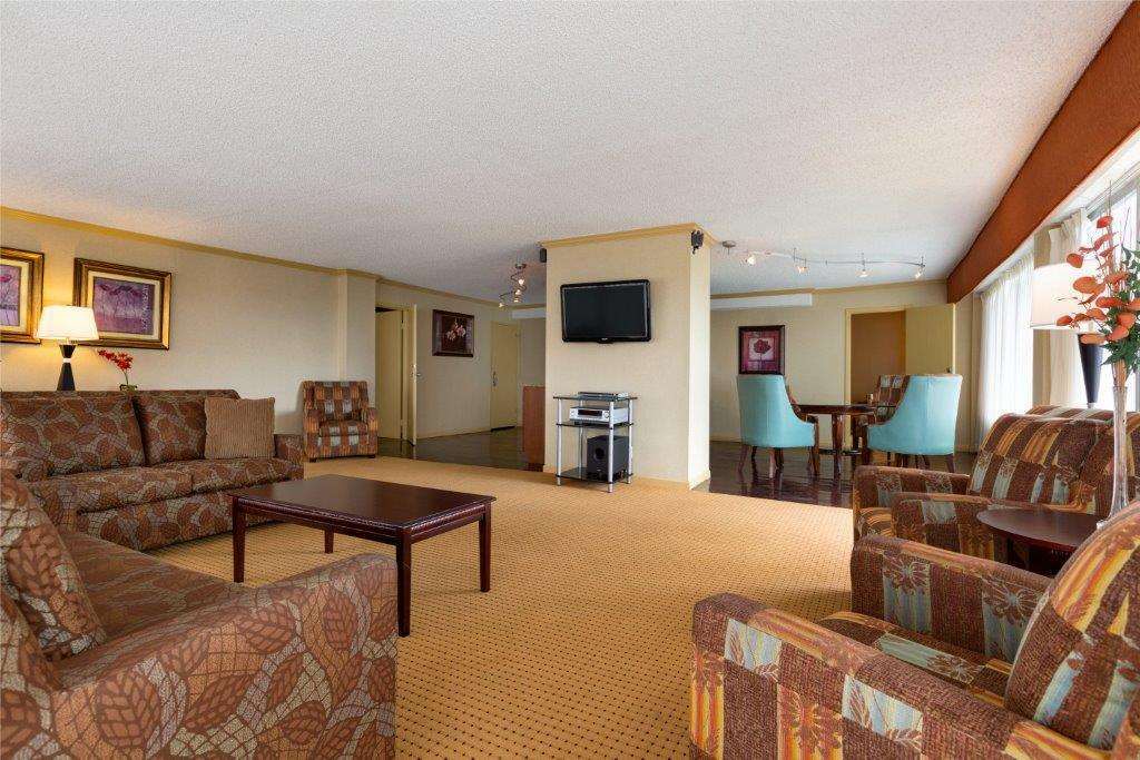 Rochester Riverside Hotel Room photo