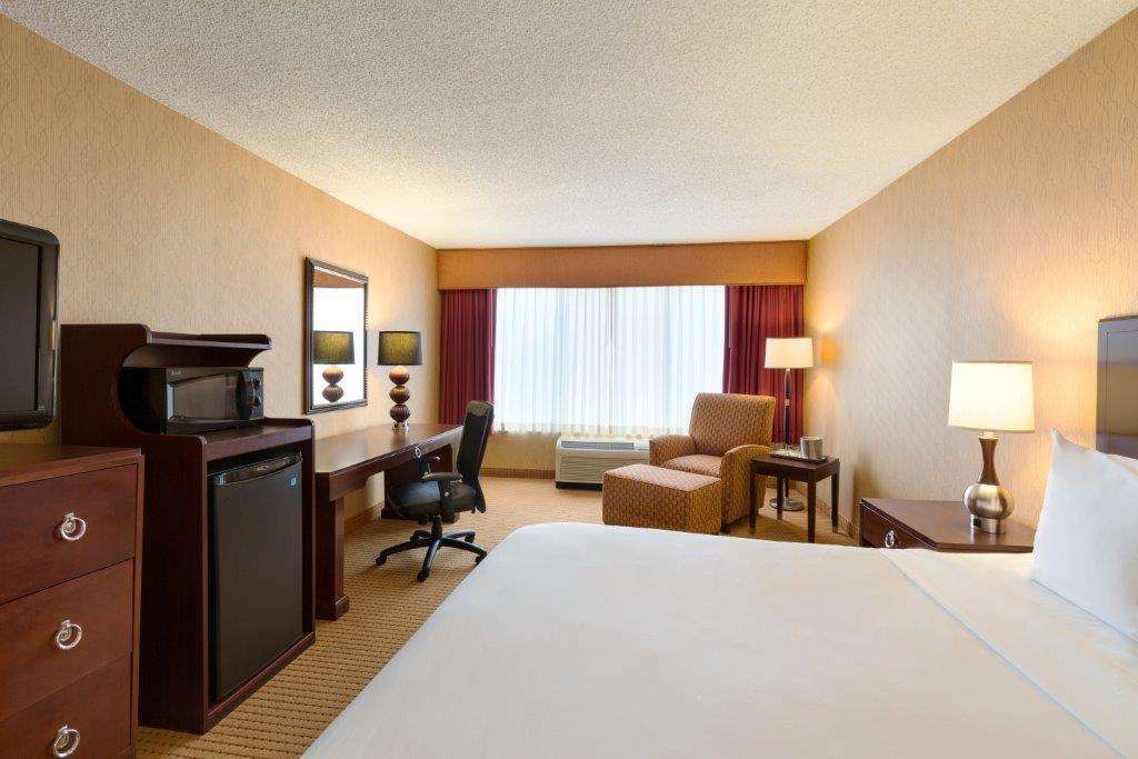 Rochester Riverside Hotel Room photo